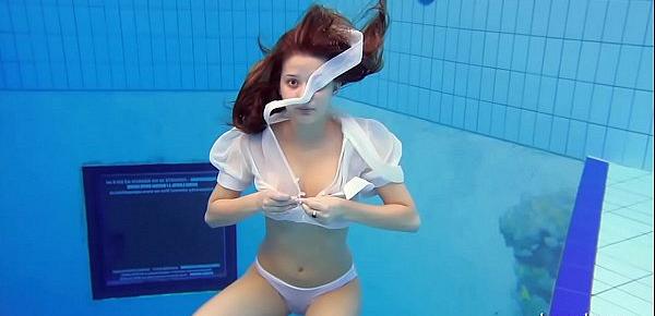  Underwater swimming pool babe Zuzanna